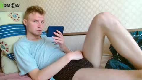 Snapshot of oscar_wildy chatting on 08-08-26, 03:03 Oscar online show from 08-08-26, 03:03