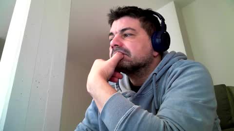 Snapshot of oscarleo chatting on 01-08-26, 12:07 the venetian online show from 01-08-26, 12:07