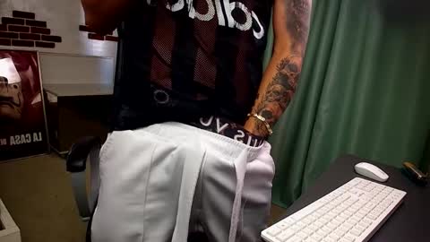 Snapshot of oscarwills chatting on 05-16-26, 04:42 OscarWills online show from 05-16-26, 04:42
