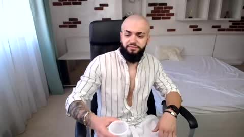Snapshot of oscarwills chatting on 05-24-26, 05:01 OscarWills online show from 05-24-26, 05:01