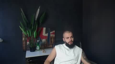 Snapshot of oscarwills chatting on 06-17-26, 04:26 OscarWills online show from 06-17-26, 04:26
