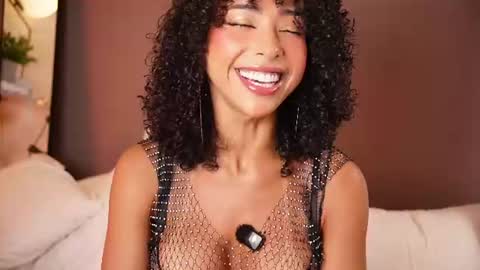 Snapshot of oshun_25 chatting on 07-02-26, 12:22 Oshun online show from 07-02-26, 12:22