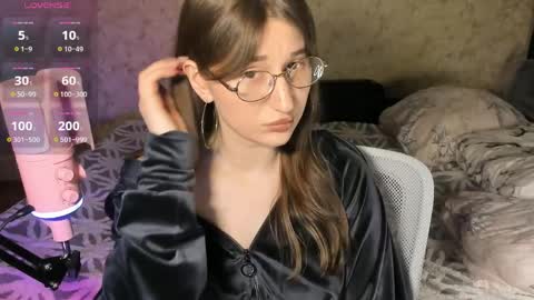 Snapshot of oskar_fucker chatting on 05-19-26, 12:55 Leliana online show from 05-19-26, 12:55
