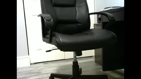 Snapshot of ossibottom chatting on 12-11-24, 11:21 Ossi online show from 12-11-24, 11:21