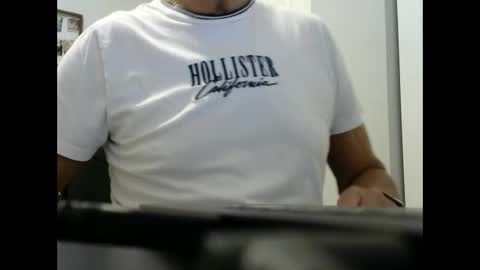 Snapshot of ossibottom chatting on 12-21-24, 11:24 Ossi online show from 12-21-24, 11:24