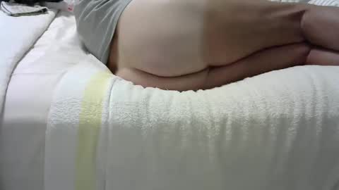 Snapshot of ossibottom chatting on 01-27-25, 02:10 Ossi online show from 01-27-25, 02:10