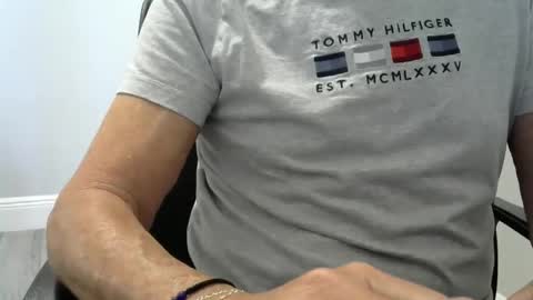 Snapshot of ossibottom chatting on 02-02-25, 04:00 Ossi online show from 02-02-25, 04:00