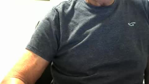 Snapshot of ossibottom chatting on 02-07-25, 02:40 Ossi online show from 02-07-25, 02:40