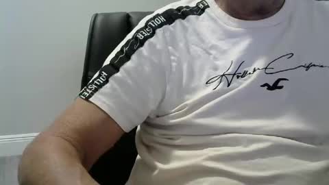 Snapshot of ossibottom chatting on 02-10-25, 11:13 Ossi online show from 02-10-25, 11:13