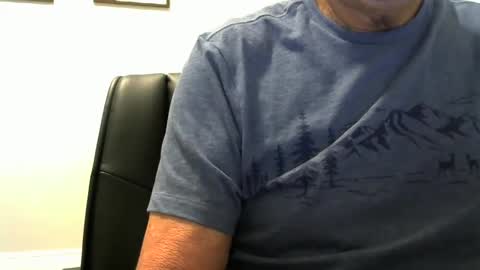 Snapshot of ossibottom chatting on 02-21-25, 02:28 Ossi online show from 02-21-25, 02:28