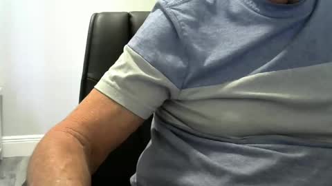 Snapshot of ossibottom chatting on 09-11-25, 09:15 Ossi online show from 09-11-25, 09:15