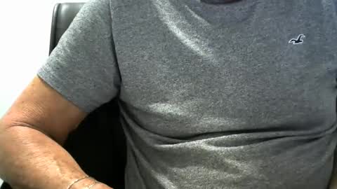 Snapshot of ossibottom chatting on 09-13-25, 02:33 Ossi online show from 09-13-25, 02:33