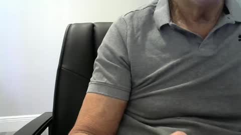 Snapshot of ossibottom chatting on 09-14-25, 01:54 Ossi online show from 09-14-25, 01:54