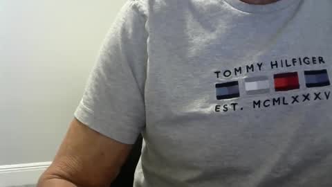 Snapshot of ossibottom chatting on 09-15-25, 02:33 Ossi online show from 09-15-25, 02:33