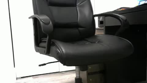 Snapshot of ossibottom chatting on 09-17-25, 05:25 Ossi online show from 09-17-25, 05:25