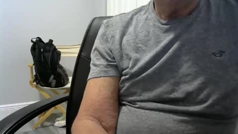 Snapshot of ossibottom chatting on 09-19-25, 02:46 Ossi online show from 09-19-25, 02:46