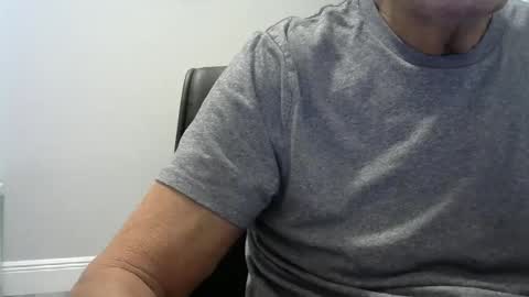 Snapshot of ossibottom chatting on 09-19-25, 06:41 Ossi online show from 09-19-25, 06:41