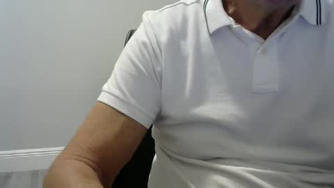 Snapshot of ossibottom chatting on 09-24-25, 10:46 Ossi online show from 09-24-25, 10:46