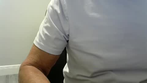 Snapshot of ossibottom chatting on 10-09-25, 10:19 Ossi online show from 10-09-25, 10:19