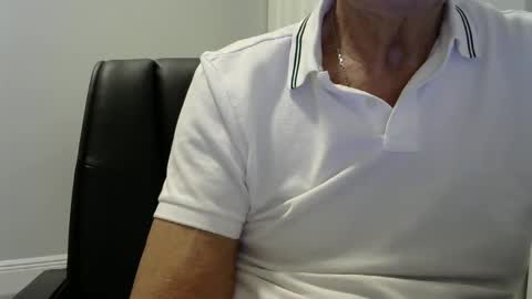 Snapshot of ossibottom chatting on 10-12-25, 02:32 Ossi online show from 10-12-25, 02:32