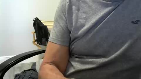 Snapshot of ossibottom chatting on 10-13-25, 09:37 Ossi online show from 10-13-25, 09:37