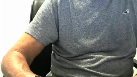 Snapshot of ossibottom chatting on 10-24-25, 09:00 Ossi online show from 10-24-25, 09:00