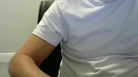 Snapshot of ossibottom chatting on 11-04-25, 01:48 Ossi online show from 11-04-25, 01:48