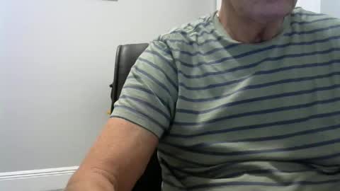 Snapshot of ossibottom chatting on 11-06-25, 02:12 Ossi online show from 11-06-25, 02:12