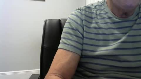 Snapshot of ossibottom chatting on 11-10-25, 10:42 Ossi online show from 11-10-25, 10:42