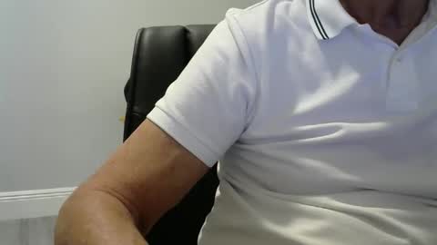 Snapshot of ossibottom chatting on 11-22-25, 09:47 Ossi online show from 11-22-25, 09:47