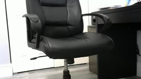 Snapshot of ossibottom chatting on 12-02-25, 06:36 Ossi online show from 12-02-25, 06:36