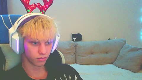 Snapshot of ostin_meoww chatting on 12-13-24, 01:12 Ostin online show from 12-13-24, 01:12