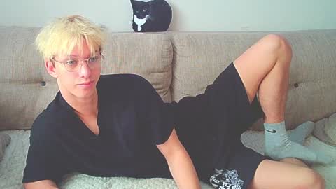 Snapshot of ostin_meoww chatting on 12-15-24, 08:19 Ostin online show from 12-15-24, 08:19