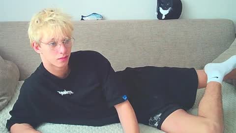 Snapshot of ostin_meoww chatting on 12-17-24, 06:45 Ostin online show from 12-17-24, 06:45