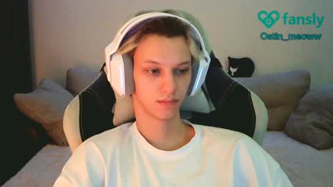 Snapshot of ostin_meoww chatting on 01-19-25, 02:06 Ostin online show from 01-19-25, 02:06