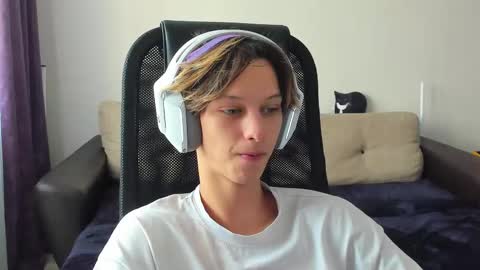 Snapshot of ostin_meoww chatting on 09-21-25, 09:00 Ostin online show from 09-21-25, 09:00