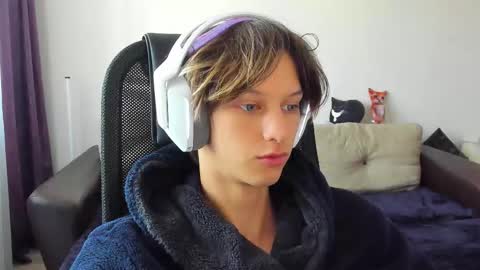 Snapshot of ostin_meoww chatting on 10-14-25, 07:31 Ostin online show from 10-14-25, 07:31