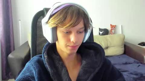 Snapshot of ostin_meoww chatting on 10-22-25, 06:35 Ostin online show from 10-22-25, 06:35