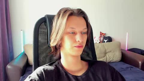 Snapshot of ostin_meoww chatting on 04-22-26, 10:28 Ostin online show from 04-22-26, 10:28