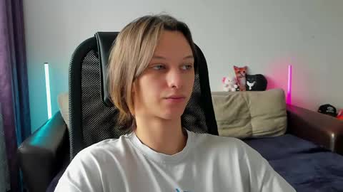 Snapshot of ostin_meoww chatting on 05-07-26, 05:24 Ostin online show from 05-07-26, 05:24