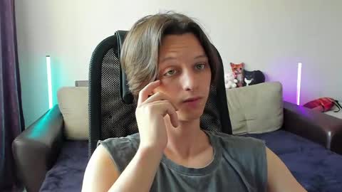 Snapshot of ostin_meoww chatting on 06-05-26, 09:04 Ostin online show from 06-05-26, 09:04