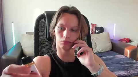 Snapshot of ostin_meoww chatting on 06-15-26, 01:02 Ostin online show from 06-15-26, 01:02