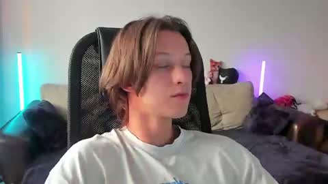 Snapshot of ostin_meoww chatting on 06-22-26, 01:30 Ostin online show from 06-22-26, 01:30