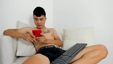Snapshot of ostinn_ chatting on 09-26-25, 01:48 O S T I N online show from 09-26-25, 01:48