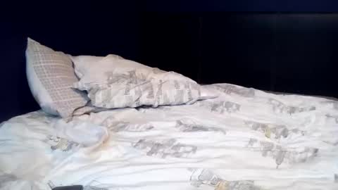 Owen kayz online show from 10-09-25, 04:49