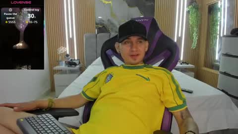 Snapshot of owen_drake chatting on 04-30-26, 12:50 Owen Drak online show from 04-30-26, 12:50