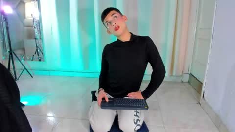 owen_stone1 online show from 07-10-26, 12:26