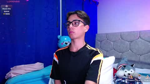 Owen  Independent model  online show from 12-20-24, 05:57