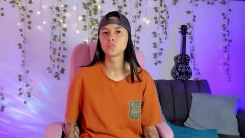 Snapshot of owenfoxx1 chatting on 11-10-25, 03:33 Owen foxx online show from 11-10-25, 03:33