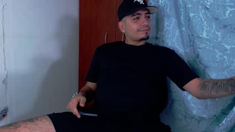 Snapshot of owenstonne chatting on 02-12-26, 03:23 OWEN-STONE online show from 02-12-26, 03:23